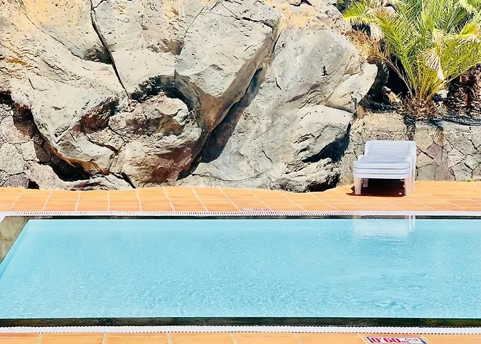 Canaryislandshost L Frontline * Puerto del Carmen