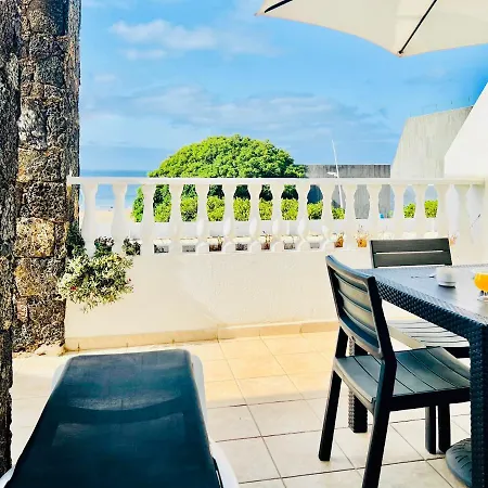 Canaryislandshost L Frontline Daire Puerto del Carmen (Lanzarote)