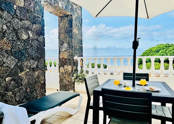 Canaryislandshost L Frontline